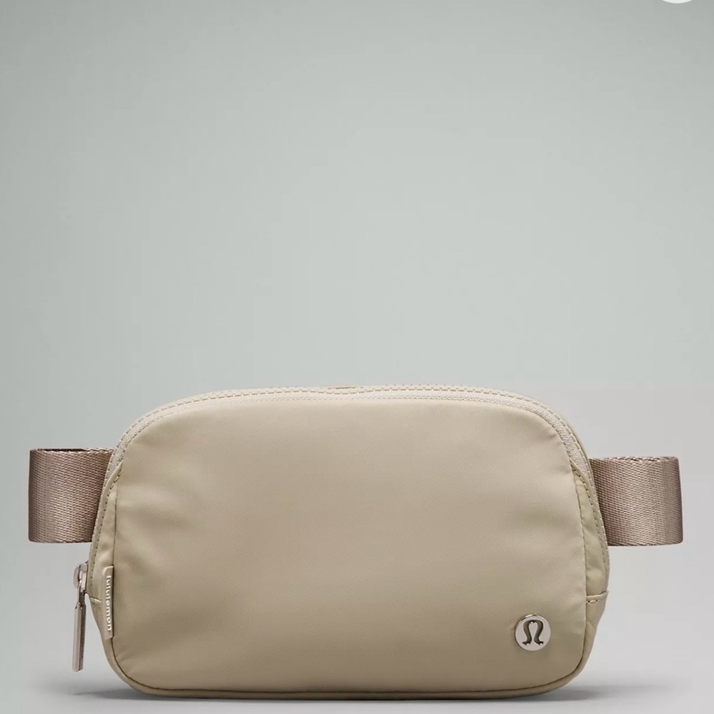Lululemon Beltbag in Raw Linen
